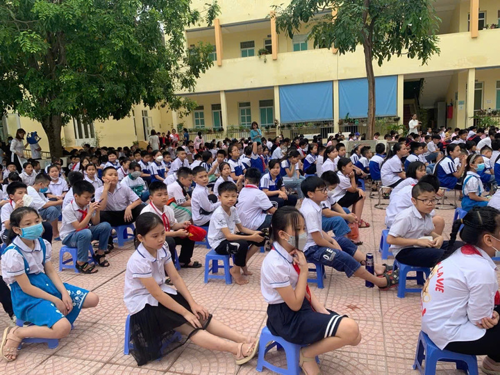 ທ່ານນາງປະທານ ຫງວຽນທິນາມ ຢືນຢັນວ່າ, ໂຮງຮຽນໃຫ້ຄຳໝັ້ນສັນຍາທີ່ຈະບໍ່ໃຫ້ເຫດການຄວາມປອດໄພດ້ານສະບຽງອາຫານເກີດຂຶ້ນອີກໃນອະນາຄົດ.