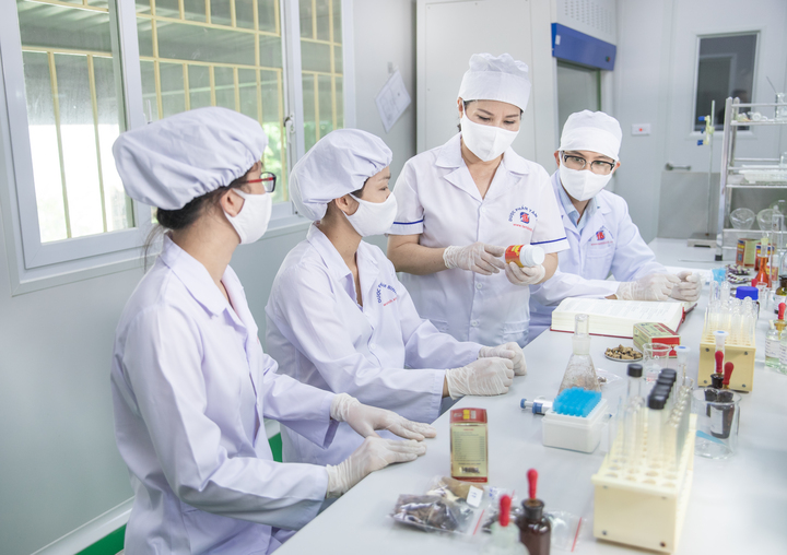TGĐ Lê Thị Bình dành nhiều tâm huyết để nghiên cứu các sản phẩm của Tâm Bình.