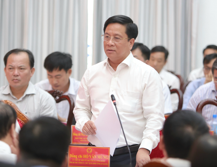 Các đại biểu báo cáo. (Ảnh: VGP/Nhật Bắc)