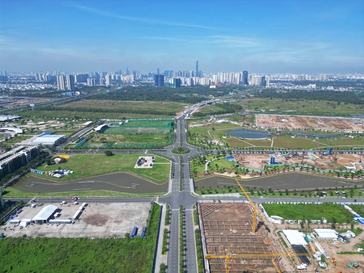 Cận cảnh đường Liên Phường sắp về đích, giảm áp lực giao thông khu Đông TP.HCM