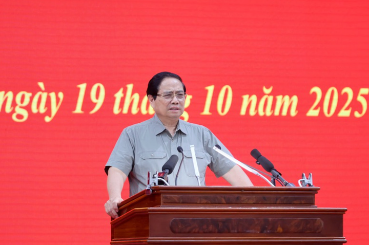 Thủ tướng Phạm Minh Chính nêu rõ, cùng với nhân lực chất lượng cao, hạ tầng chiến lược là một điểm nghẽn của ĐBSCL, trong đó có hạ tầng giao thông. (Ảnh: VGP/Nhật Bắc)