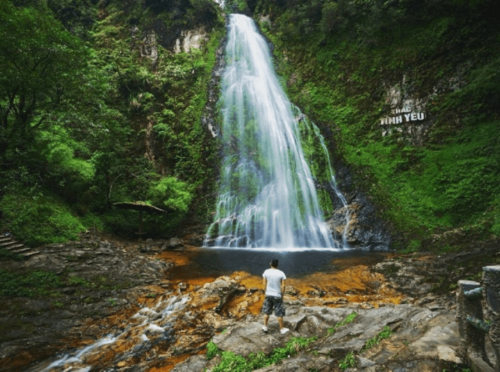 Khung cảnh thơ mộng của thác Tình yêu. (Ảnh: Vườn quốc gia Hoàng Liên)