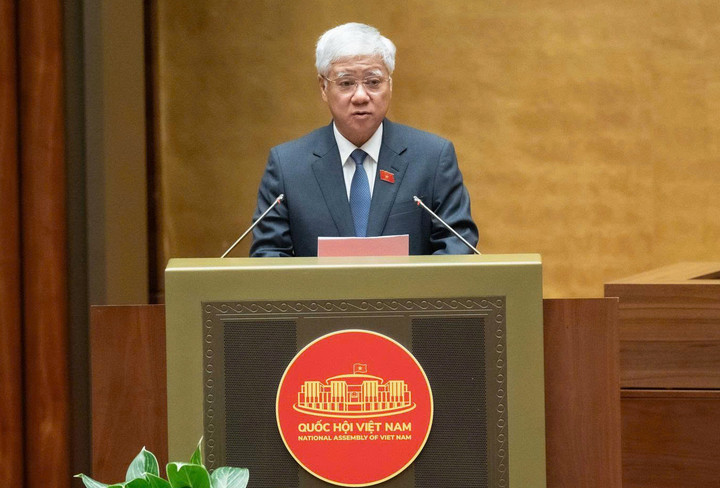 Chủ tịch Ủy ban Trung ương Mặt trận Tổ quốc Việt Nam Đỗ Văn Chiến trình bày Báo cáo Tổng hợp ý kiến, kiến nghị của cử tri và Nhân dân gửi đến Kỳ họp thứ 10, Quốc hội khóa XV.