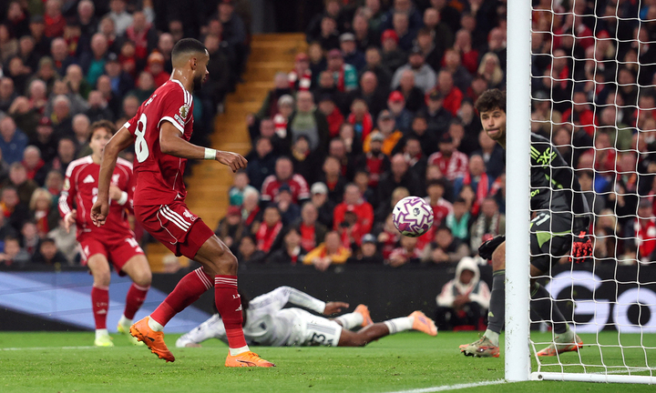 Gakpo giúp Liverpool gỡ hòa nhưng đội chủ nhà vẫn thua. (Ảnh: Reuters)
