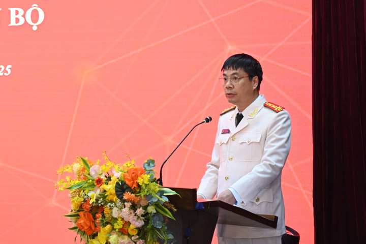 Đại tá Tô Mạnh Cường, Tổng Giám đốc MobiFone khẳng định sẽ tích cực học tập, trau dồi và phát huy truyền thống anh hùng, vẻ vang của lực lượng Công an Nhân dân. Ảnh: Cổng thông tin điện tử Bộ Công an.