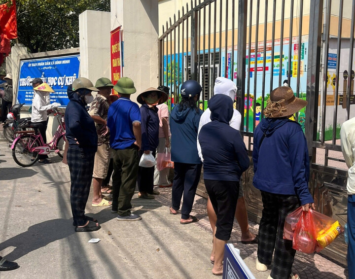 Les écoles de Hanoi demandent aux élèves d'apporter leur déjeuner, mais de nombreux parents laissent leurs enfants rester à la maison - 4