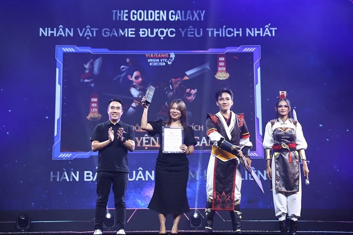 Dam Hoa Lien - Han Bao Quan de Yulgang Origin VTC a été honoré de recevoir le prix « Personnage de jeu le plus préféré » au Vietnam Gameverse 2025.
