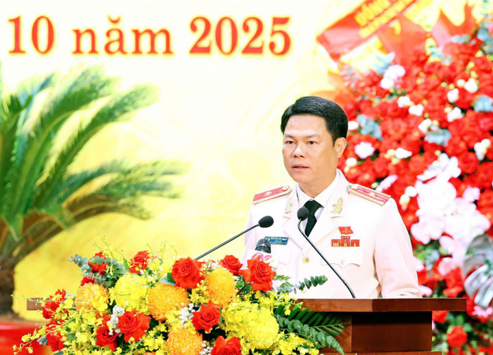 Thiếu tướng Nguyễn Hữu Mạnh, Uỷ viên Ban Thường vụ Tỉnh uỷ, Bí thư Đảng uỷ, Giám đốc Công an tỉnh phát biểu tham luận tại Đại hội đại biểu Đảng bộ tỉnh Ninh Bình lần thứ I, nhiệm kỳ 2025-2030