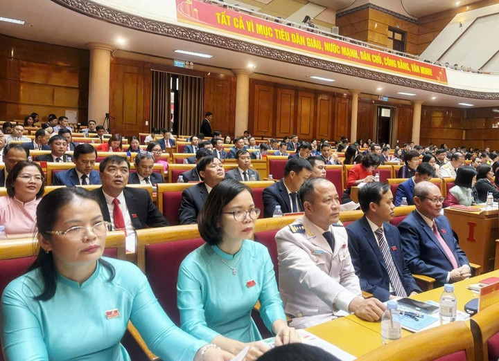 Bên cạnh những kết quả và thành tích đạt được, bà Bùi Thị Minh Hoài cũng đánh giá cao sự nghiêm túc, cầu thị, thẳng thắn trong việc đánh giá những mặt còn tồn tại, hạn chế của tỉnh nêu ra trong Báo cáo chính trị như: còn 2 chỉ tiêu chưa đạt mục tiêu đại hội XVII của tỉnh đã đề ra; công tác xây dựng Đảng, xây dựng hệ thống chính trị còn có mặt chưa đáp ứng yêu cầu; một số cấp ủy, tổ chức Đảng chưa thực sự quyết liệt trong chỉ đạo, trong tổ chức thực hiện và trong kiểm tra giám sát; chưa phát huy mạnh mẽ tiềm năng, thế mạnh của tỉnh...