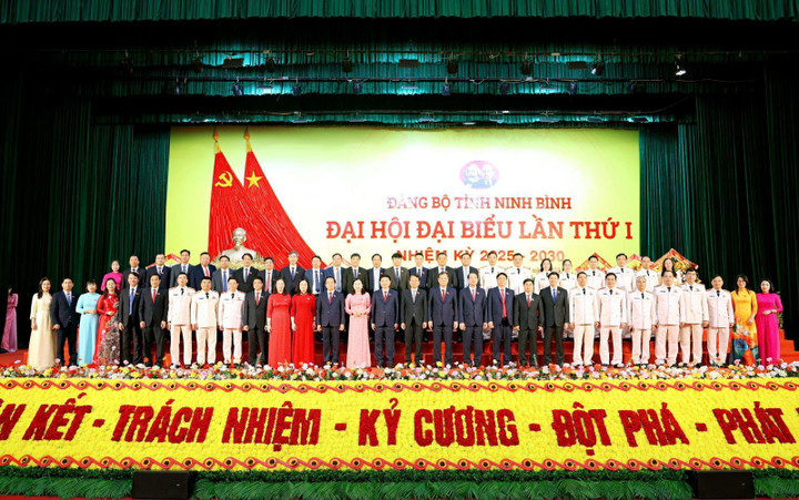 Sau 2 ngày làm việc với tinh thần “Đoàn kết - Trách nhiệm - Kỷ cương - Đột phá - Phát triển”, Đại hội đại biểu Đảng bộ tỉnh Ninh Bình lần thứ I, nhiệm kỳ 2025-2030 hoàn thành tốt đẹp các nội dung, chương trình đề ra. Đại hội là dấu mốc lịch sử quan trọng mở ra thời cơ, vận hội mới để đưa tỉnh Ninh Bình ngày càng phát triển giàu mạnh, phồn vinh, cùng cả nước bước vào kỷ nguyên mới - kỷ nguyên vươn mình của dân tộc.