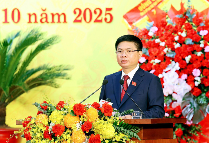 Ông Trương Quốc Huy, Bí thư Tỉnh ủy Ninh Bình, nhiệm kỳ 2020-2025 thay mặt Đoàn Chủ tịch trình bày Diễn văn khai mạc Đại hội.
