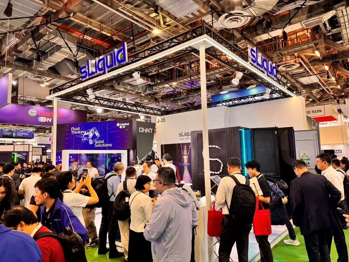 ບູດຂອງ SLiquid ຢູ່ DCW Asia 2025 ດຶງດູດຄວາມສົນໃຈດ້ວຍການແກ້ໄຂຄວາມເຢັນຂອງແຫຼວທີ່ເປັນທ້ອງຖິ່ນ. (ທີ່ມາ: Chinadaily)