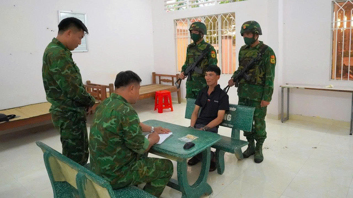 Đối tượng Sâm tại cơ quan chức năng.