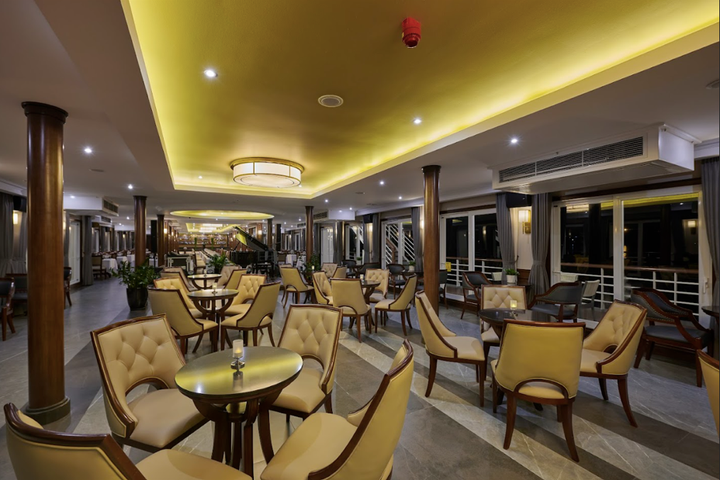 Không gian có 1-0-2 nối liền nhà hàng và lounge mang lại trải nghiệm ẩm thực đa giác quan.