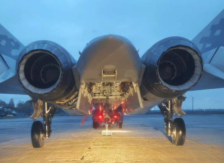 Su-57 với khoang vũ khí bên trong. Ảnh X