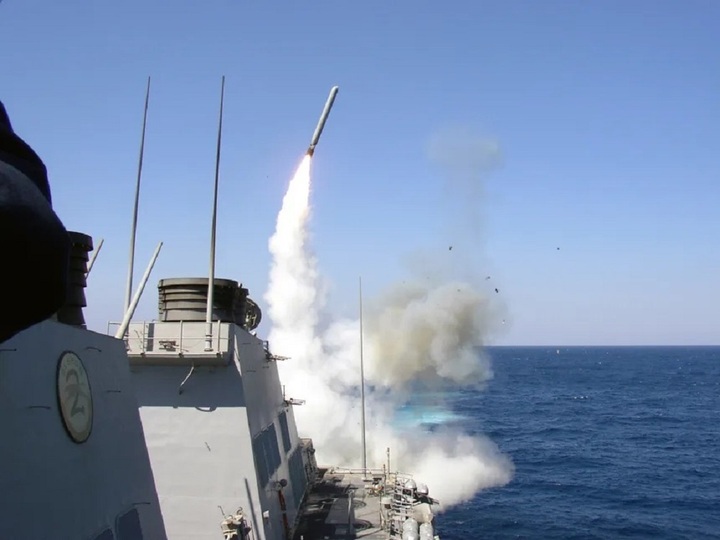 Tàu khu trục tên lửa dẫn đường USS Porter phóng tên lửa tấn công mặt đất Tomahawk về phía Iraq vào năm 2003. Ảnh CNN