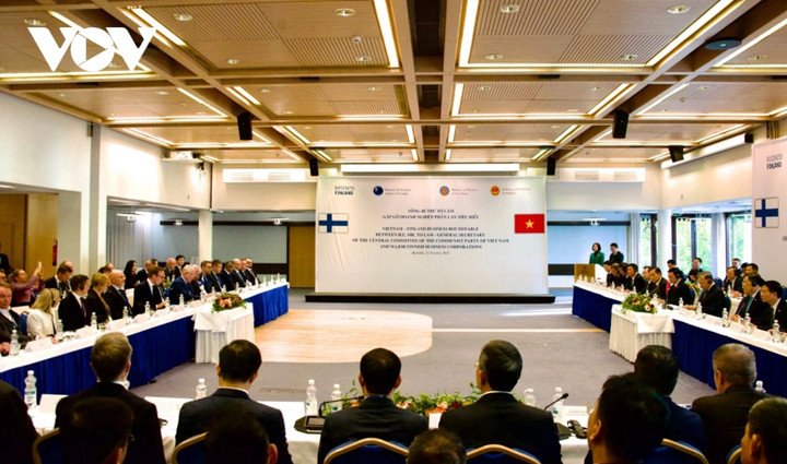 Chiều nay 21/10 theo giờ địa phương, Tổng Bí thư Tô Lâm tới dự và chủ trì buổi gặp gỡ các doanh nghiệp Phần Lan tiêu biểu.