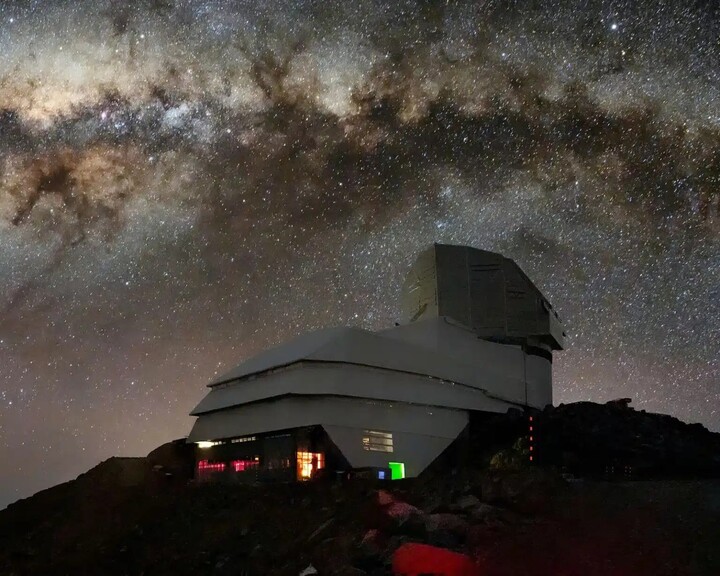 Giải mã bí ẩn: Cách kính thiên văn nhìn thấy quá khứ vũ trụ