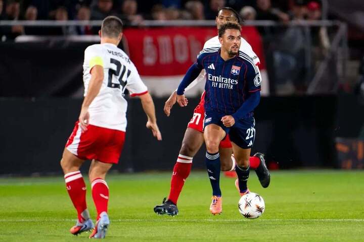 Lyon chạm trán Basel tại Europa League.