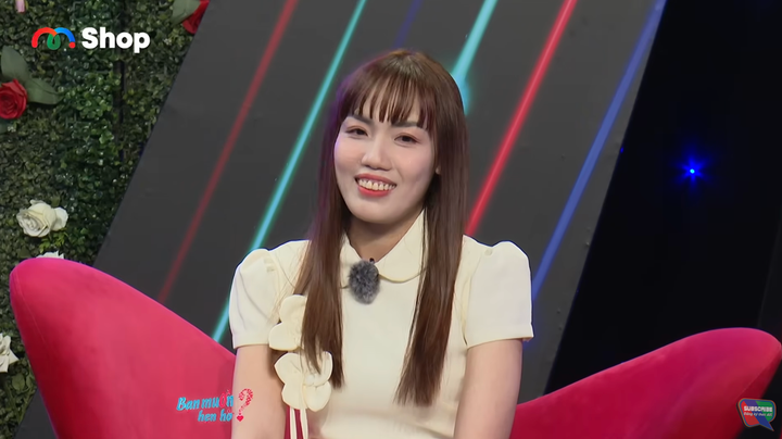 Kim Tuyến là cô gái hiền lành, ít nói.