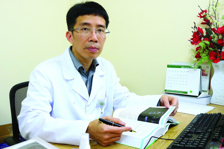 Profesorul asociat Mai Duy Ton este candidat la postul de profesor de medicină în 2025 (Foto: Spitalul Bach Mai)