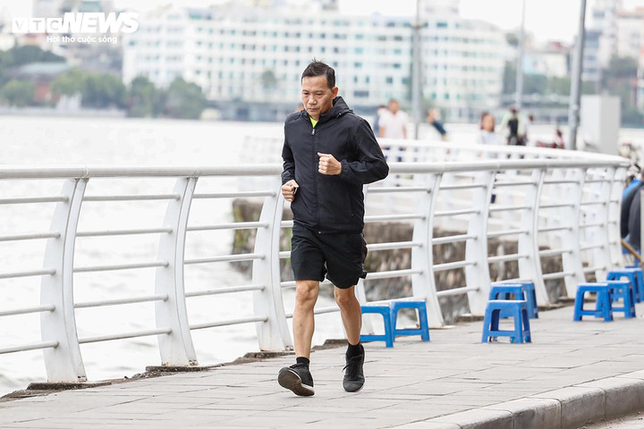 Không khí lạnh đã bao trùm miền Bắc, thời tiết khu vực này chuyển se lạnh về đêm và sáng. (Ảnh: Minh Đức)