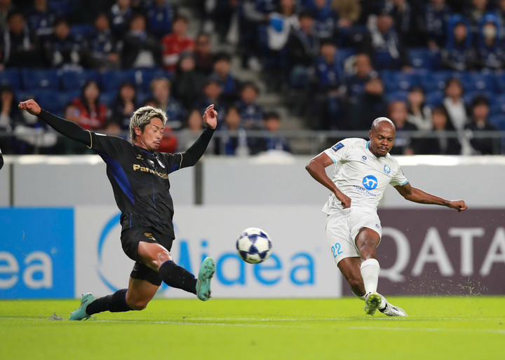 CLB Nam Định chỉ có 3 cú sút trong hiệp một và đều không gây ra khó khăn cho thủ môn đối phương.