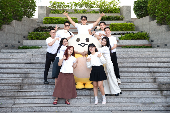 Đội ngũ nhân sự trẻ trung và năng lượng của DomDom.