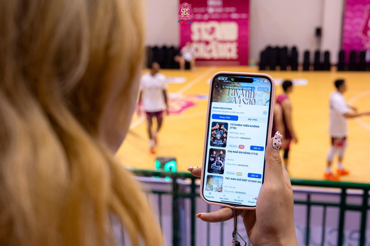 Khán giả đặt vé xem phim trên VNPAY App ngay sau trận đấu, tận hưởng cuối tuần tiện lợi không tiền mặt.