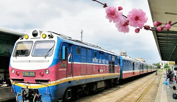 Chỉ còn khoảng 2.500 vé tàu chạy suốt Bắc - Nam dịp cao điểm Tết Bính Ngọ
