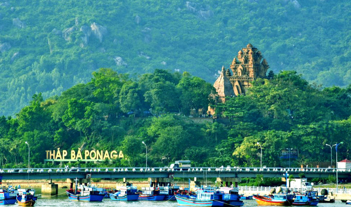 Nha Trang hội tụ đủ biển, sông, núi, đảo và đồng bằng trong cùng một điểm đến.