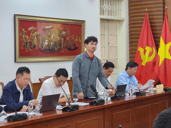 NSND Xuân Bắc – Cục trưởng Cục Nghệ thuật biểu diễn - phát biểu tại Hội thảo lấy ý kiến dự thảo Bộ Quy tắc ứng xử văn hóa trên không gian mạng. (Ảnh: Minh Hoàn)