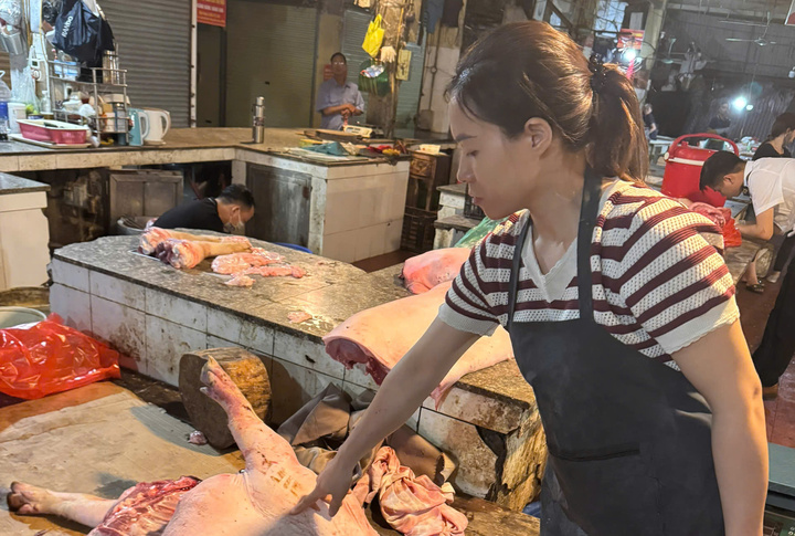 Thịt lợn dịch bệnh được vợ chồng Đồng bán ra thị trường.