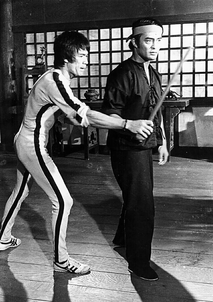 Lý Tiểu Long và Dan Inosanto trên phim trường Game of Death
