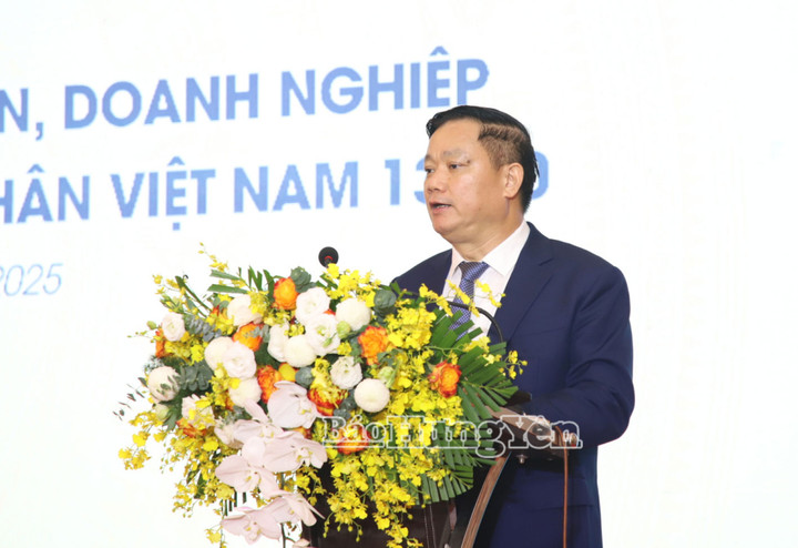 Chủ tịch UBND tỉnh Hưng Yên Nguyễn Khắc Thận phát biểu tại hội nghị.