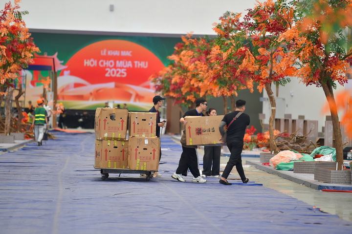 Hội chợ mùa Thu lần thứ nhất - 2025 thu hút hơn 2500 doanh nghiệp tham gia.
