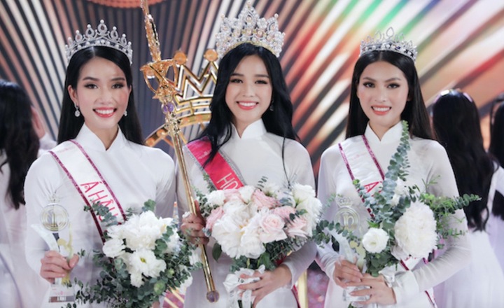 Top 3 Hoa hậu Việt Nam 2020 thời điểm đăng quang.