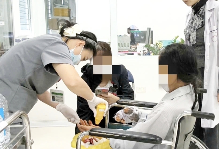 Người bệnh được tiêm vaccine phòng dại.