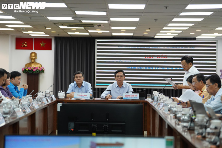 Toàn cảnh họp báo cung cấp thông tin kinh tế - xã hội TP.HCM. (Ảnh: Lương Ý)