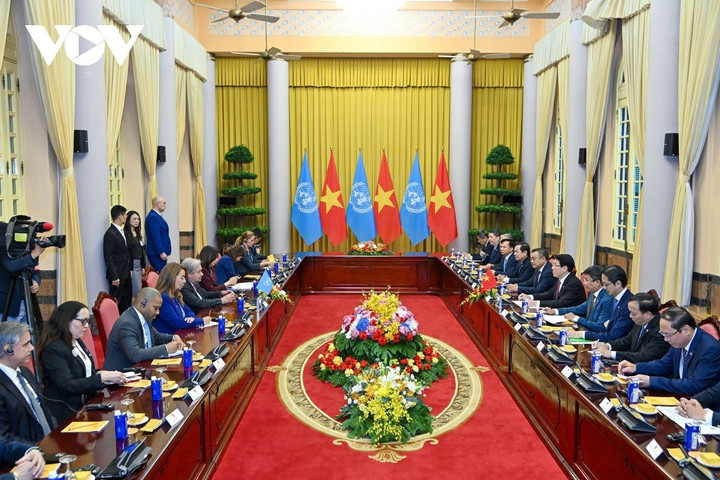 Toàn cảnh hội đàm.