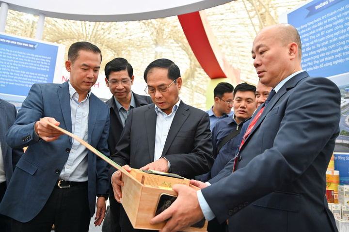 Phó Thủ tướng Bùi Thanh Sơn kiểm tra tiến độ triển khai Hội chợ mùa Thu 2025.