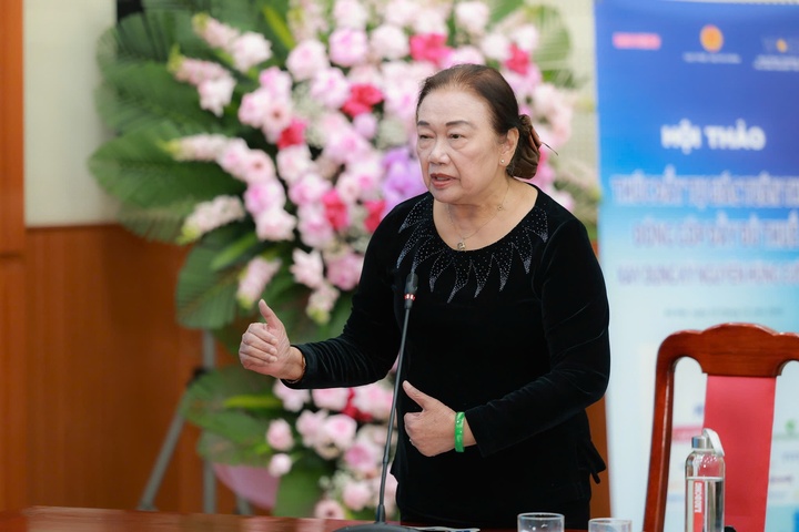 Bà Nguyễn Thị Cúc, nguyên Phó Tổng cục trưởng Tổng cục Thuế chia sẻ tại hội thảo.