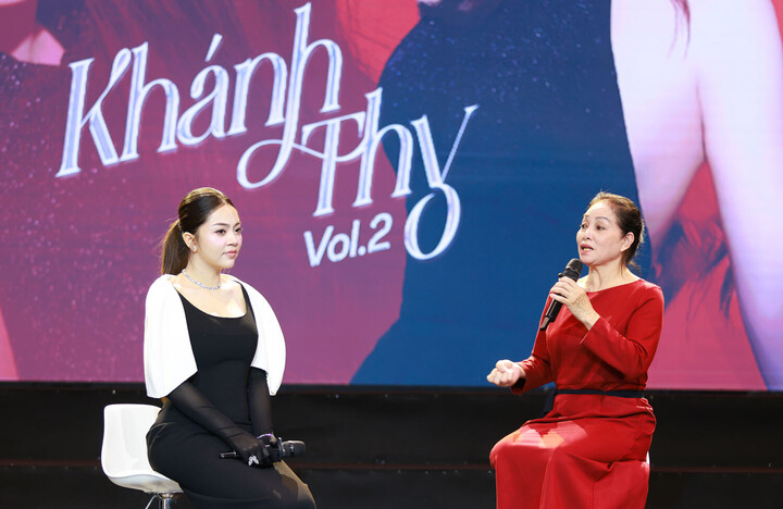 សិល្បករប្រជាជន Ha Thuy បញ្ចេញយោបល់លើសិស្ស Khanh Thy។