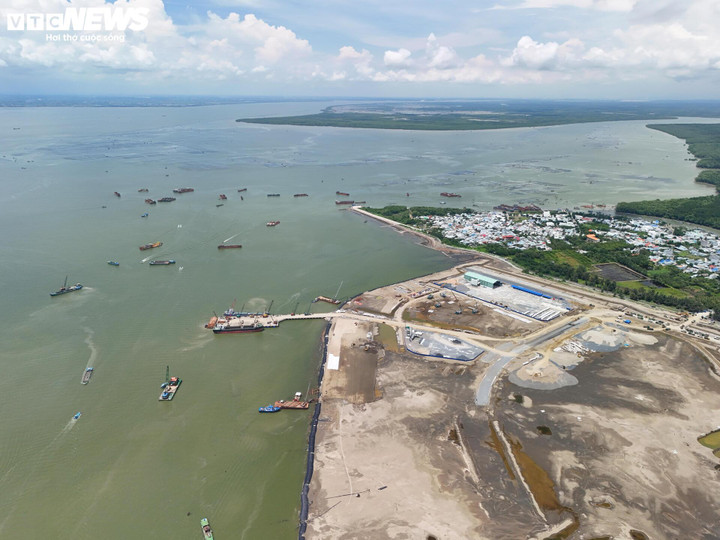 Khu đô thị lấn biển Cần Giờ sau nửa năm thi công. (Ảnh: Lương Ý)