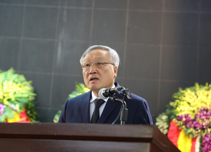 Ủy viên Bộ Chính trị, Phó Thủ tướng Thường trực Nguyễn Hòa Bình, Trưởng Ban lễ tang đọc lời điếu tại Lễ truy điệu.