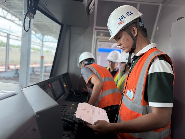 คาดว่าฤดูกาลรับสมัครพนักงานรถไฟใต้ดินครั้งแรกที่มหาวิทยาลัยเทคโนโลยีโฮจิมินห์จะเริ่มในเดือนกันยายน พ.ศ. 2569 (ภาพประกอบ)