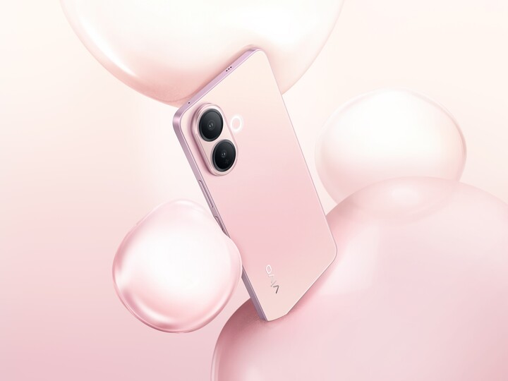 Det ultratynne designet, den sukkersøte fargen og det gjennomsiktige kameraklyngen gjør vivo V60 Lite 5G til et favorittvalg for den unge generasjonen. (Kilde: vivo)
