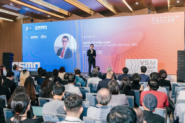 Các diễn giả thảo luận sôi nổi về các chủ đề mới. (Ảnh: Đại Việt)