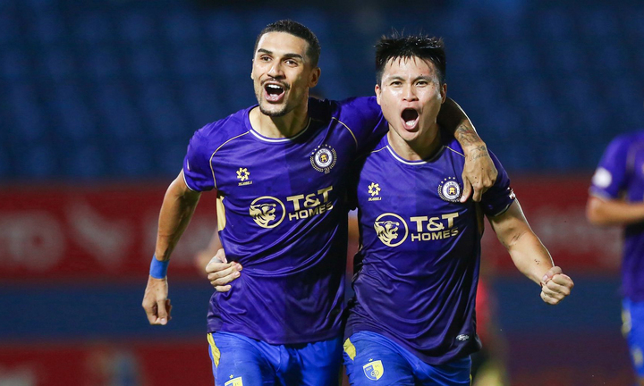 Nhận món quà từ Xuân Son, Đỗ Hoàng Hên gửi mật thư đến HLV Kim Sang Sik trước ngày ra mắt ĐT Việt Nam