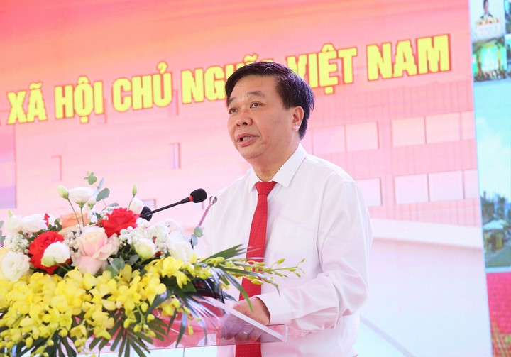 Ông Nguyễn Quang Hưng, Phó Chủ tịch thường trực UBND tỉnh, phát biểu tại lễ khởi công.